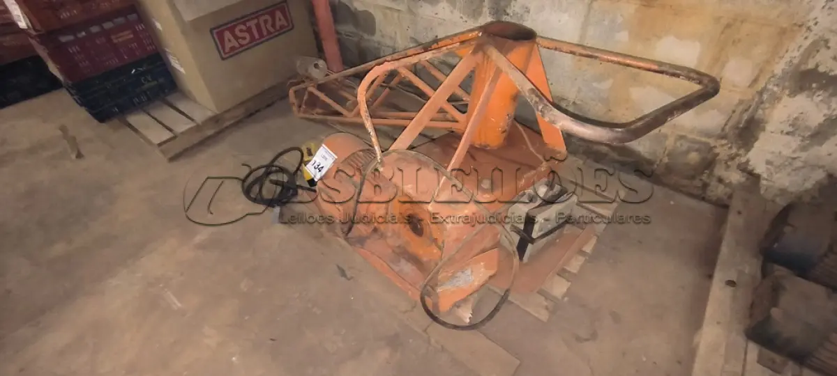 LOTE 134 - 01 MINI GRUA ELÉTRICA TRIFÁSICA. (NO ESTADO) ATENÇÃO! FAZER A VISITAÇÃO ANTES DE ARREMATAR, NÃO SABEMOS SE FUNCIONA, LEILÃO NÃO TEM GARANTIA E NEM DEVOLUÇÃO, SUJEITO A POSSÍVEIS AVARIAS VISÍVEIS/OCULTAS E/OU AUSÊNCIA DE COMPONENTES.
