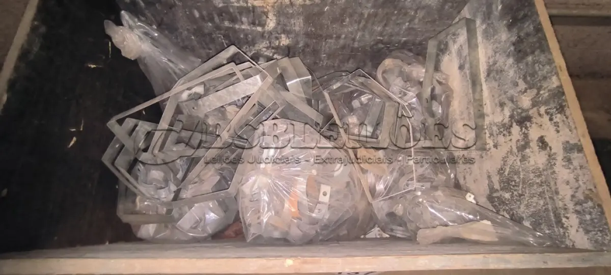 LOTE 137 - 01 LOTE COM ABRAÇADEIRAS DE ELETRODUTOS . (NO ESTADO) ATENÇÃO! FAZER A VISITAÇÃO ANTES DE ARREMATAR, NÃO SABEMOS SE FUNCIONA, LEILÃO NÃO TEM GARANTIA E NEM DEVOLUÇÃO, SUJEITO A POSSÍVEIS AVARIAS VISÍVEIS/OCULTAS E/OU AUSÊNCIA DE COMPONENTES.