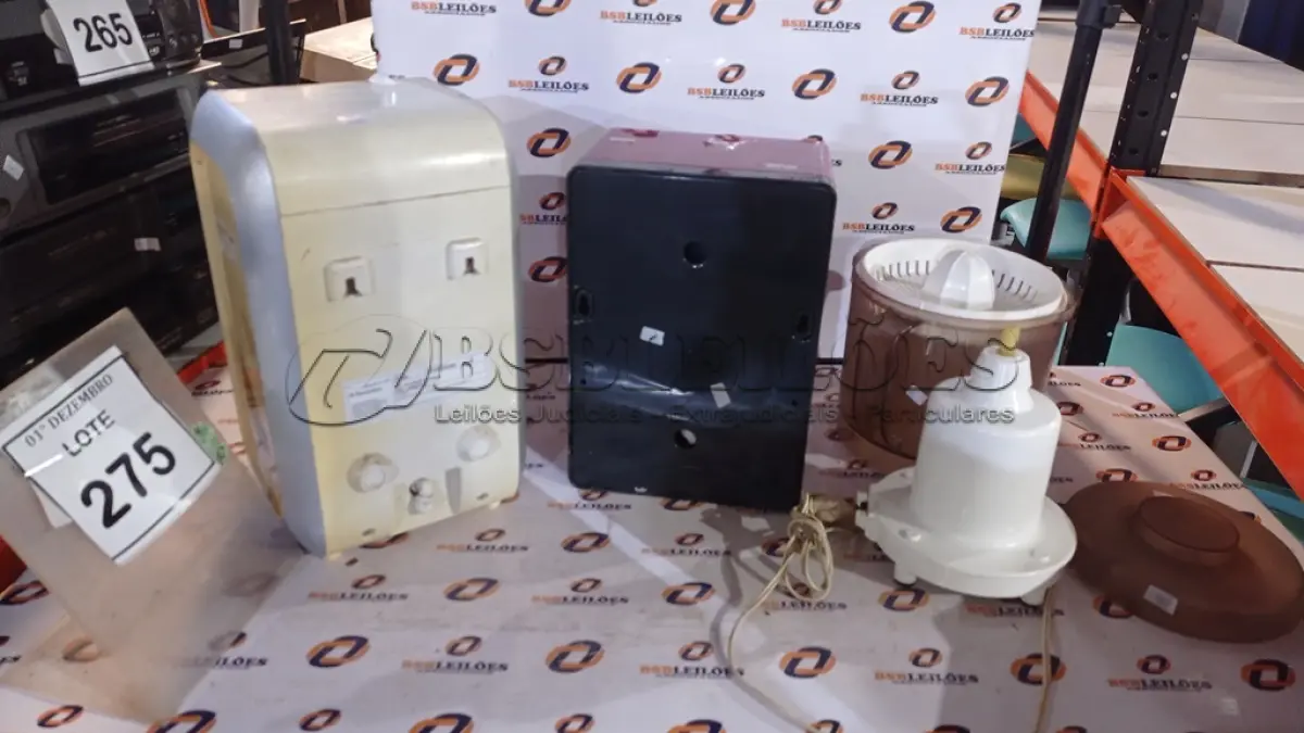 LOTE 275 - 01 SUGAR, 02 PURIFICADORES DE ÁGUA E 01 ESPREMEDOR DE FRUTAS. (NO ESTADO) ATENÇÃO! FAZER A VISITAÇÃO ANTES DE ARREMATAR, NÃO SABEMOS SE FUNCIONA, LEILÃO NÃO TEM GARANTIA E NEM DEVOLUÇÃO, SUJEITO A POSSÍVEIS AVARIAS VISÍVEIS/OCULTAS E/OU AUSÊNCIA DE COMPONENTES.