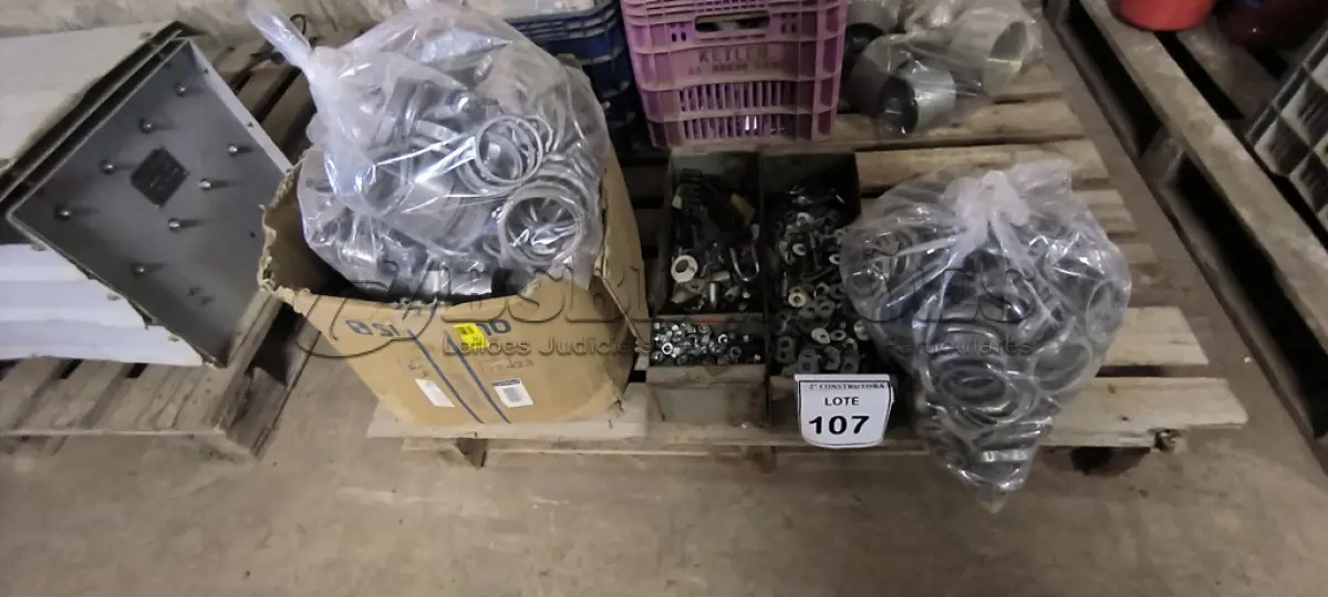LOTE 107 - 01 LOTE COM ARRUELAS EM ALUMÍNIO, LUVAS DE EMENDAS EM ALUMINIO TAMANHOS DIVERSOS. (NO ESTADO) ATENÇÃO! FAZER A VISITAÇÃO ANTES DE ARREMATAR, NÃO SABEMOS SE FUNCIONA, LEILÃO NÃO TEM GARANTIA E NEM DEVOLUÇÃO, SUJEITO A POSSÍVEIS AVARIAS VISÍVEIS/OCULTAS E/OU AUSÊNCIA DE COMPONENTES.
