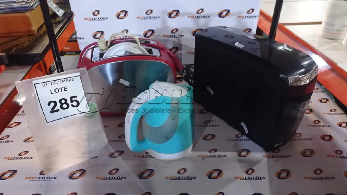 LOTE 285 - 01 CHALEIRA ELÉTRICA MARCA CADENCE, 01 TORRADEIRA MARCA PHILCO E 01 NOBREAK MARCA SMS. (NO ESTADO) ATENÇÃO! FAZER A VISITAÇÃO ANTES DE ARREMATAR, NÃO SABEMOS SE FUNCIONA, LEILÃO NÃO TEM GARANTIA E NEM DEVOLUÇÃO, SUJEITO A POSSÍVEIS AVARIAS VISÍVEIS/OCULTAS E/OU AUSÊNCIA DE COMPONENTES.