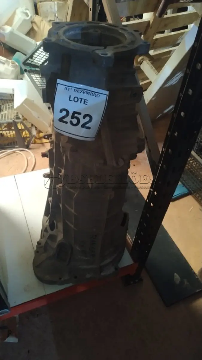 LOTE 252 - 01 CÂMBIO DE RANGER 4X4. (NO ESTADO) ATENÇÃO! FAZER A VISITAÇÃO ANTES DE ARREMATAR, NÃO SABEMOS SE FUNCIONA, LEILÃO NÃO TEM GARANTIA E NEM DEVOLUÇÃO, SUJEITO A POSSÍVEIS AVARIAS VISÍVEIS/OCULTAS E/OU AUSÊNCIA DE COMPONENTES.