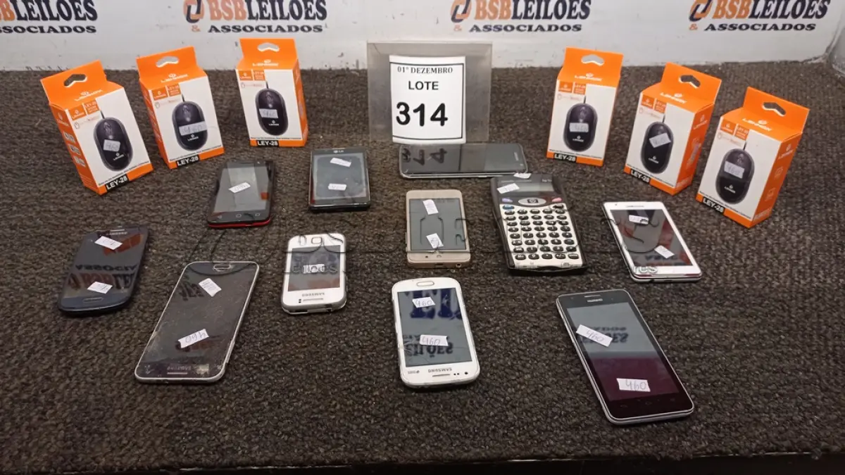 LOTE 314 - 01 LOTE COM VÁRIOS MOUSES PARA PC E SMARTFONES DE MARCAS E MODELOS DIVERSOS. (NO ESTADO) ATENÇÃO! FAZER A VISITAÇÃO ANTES DE ARREMATAR, NÃO SABEMOS SE FUNCIONA, LEILÃO NÃO TEM GARANTIA E NEM DEVOLUÇÃO, SUJEITO A POSSÍVEIS AVARIAS VISÍVEIS/OCULTAS E/OU AUSÊNCIA DE COMPONENTES.