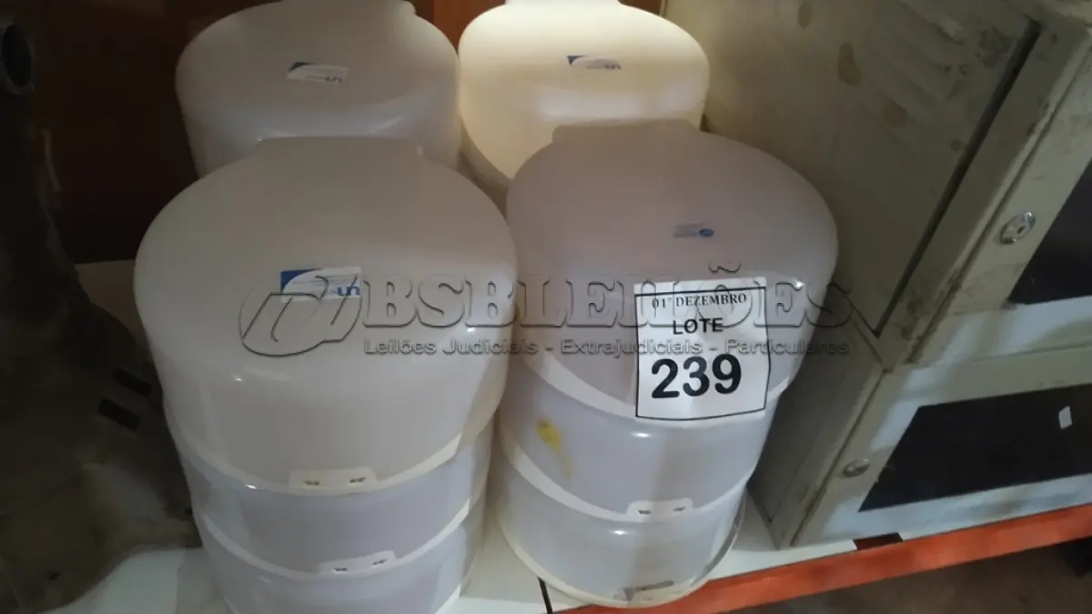 LOTE 239 - 12 DISPENSES DE PAPEL. (NO ESTADO) ATENÇÃO! FAZER A VISITAÇÃO ANTES DE ARREMATAR, NÃO SABEMOS SE FUNCIONA, LEILÃO NÃO TEM GARANTIA E NEM DEVOLUÇÃO, SUJEITO A POSSÍVEIS AVARIAS VISÍVEIS/OCULTAS E/OU AUSÊNCIA DE COMPONENTES.