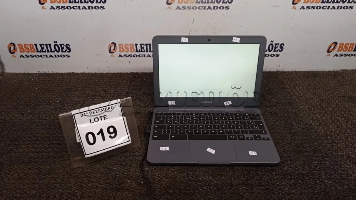 LOTE 019 - 01 NOTEBOOK 16GB TELA 11.6’’. (NO ESTADO) ATENÇÃO! FAZER A VISITAÇÃO ANTES DE ARREMATAR, NÃO SABEMOS SE FUNCIONA, LEILÃO NÃO TEM GARANTIA E NEM DEVOLUÇÃO, SUJEITO A POSSÍVEIS AVARIAS VISÍVEIS/OCULTAS E/OU AUSÊNCIA DE COMPONENTES.