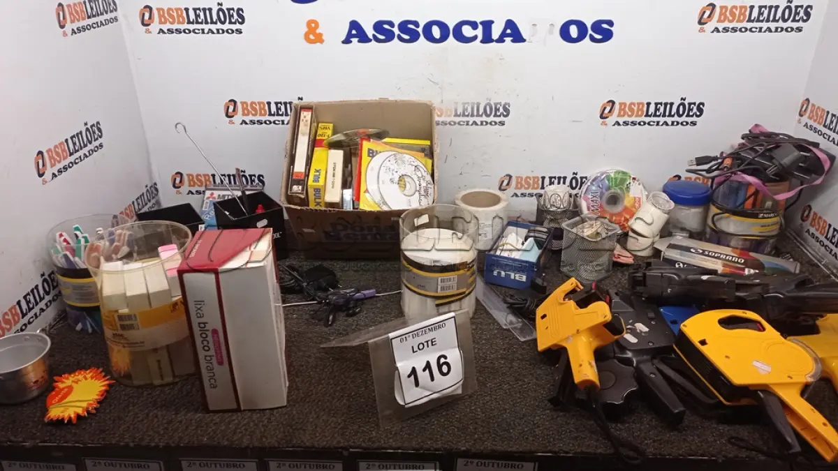 LOTE 116 - 01 LOTE COM VÁRIAS LIXAS DE UNHA, MATERIAIS PARA ARTESANATO E ETIQUETAS, FITAS CASSETE E MATERIAIS DIVERSOS. (NO ESTADO) ATENÇÃO! FAZER A VISITAÇÃO ANTES DE ARREMATAR, NÃO SABEMOS SE FUNCIONA, LEILÃO NÃO TEM GARANTIA E NEM DEVOLUÇÃO, SUJEITO A POSSÍVEIS AVARIAS VISÍVEIS/OCULTAS E/OU AUSÊNCIA DE COMPONENTES.