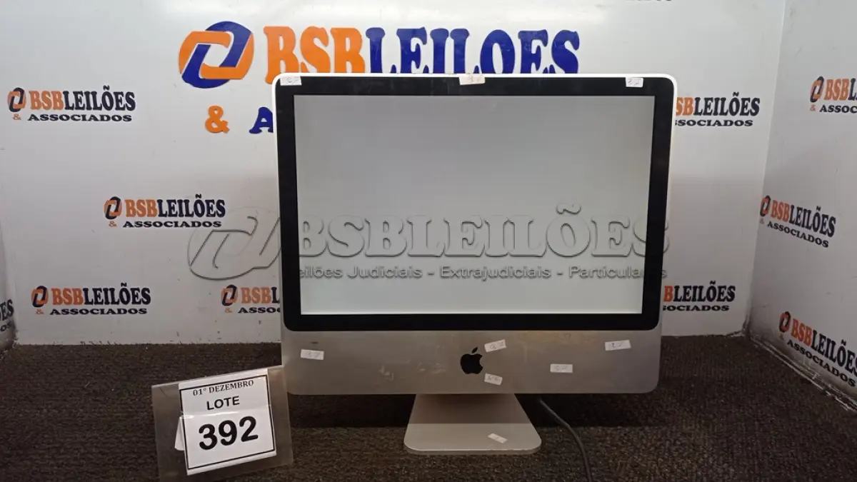 LOTE 392 - 01 IMAC APPLE. (NO ESTADO) ATENÇÃO! FAZER A VISITAÇÃO ANTES DE ARREMATAR, NÃO SABEMOS SE FUNCIONA, LEILÃO NÃO TEM GARANTIA E NEM DEVOLUÇÃO, SUJEITO A POSSÍVEIS AVARIAS VISÍVEIS/OCULTAS E/OU AUSÊNCIA DE COMPONENTES.