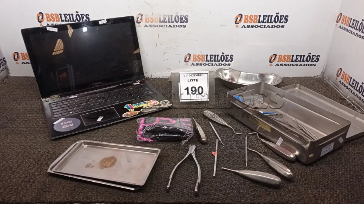 LOTE 190 - 01 CAIXA COM BANDEJAS CIRÚRGICAS E VÁRIAS FERRAMENTAS ODONTOLÓGICAS, 01 NOTEBOOK MARCA LENOVO E 01 PAR DE LUVAS PARA ACADEMIA. (NO ESTADO) ATENÇÃO! FAZER A VISITAÇÃO ANTES DE ARREMATAR, NÃO SABEMOS SE FUNCIONA, LEILÃO NÃO TEM GARANTIA E NEM DEVOLUÇÃO, SUJEITO A POSSÍVEIS AVARIAS VISÍVEIS/OCULTAS E/OU AUSÊNCIA DE COMPONENTES.