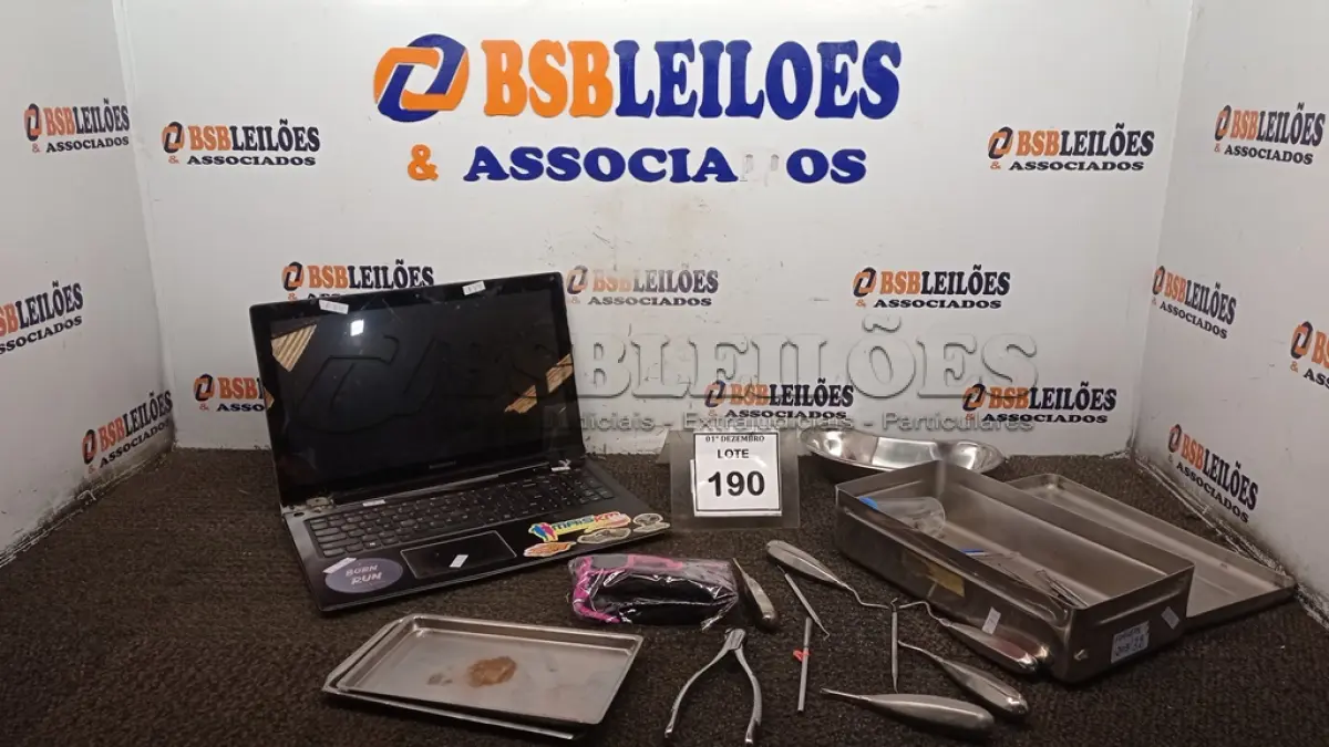 LOTE 190 - 01 CAIXA COM BANDEJAS CIRÚRGICAS E VÁRIAS FERRAMENTAS ODONTOLÓGICAS, 01 NOTEBOOK MARCA LENOVO E 01 PAR DE LUVAS PARA ACADEMIA. (NO ESTADO) ATENÇÃO! FAZER A VISITAÇÃO ANTES DE ARREMATAR, NÃO SABEMOS SE FUNCIONA, LEILÃO NÃO TEM GARANTIA E NEM DEVOLUÇÃO, SUJEITO A POSSÍVEIS AVARIAS VISÍVEIS/OCULTAS E/OU AUSÊNCIA DE COMPONENTES.