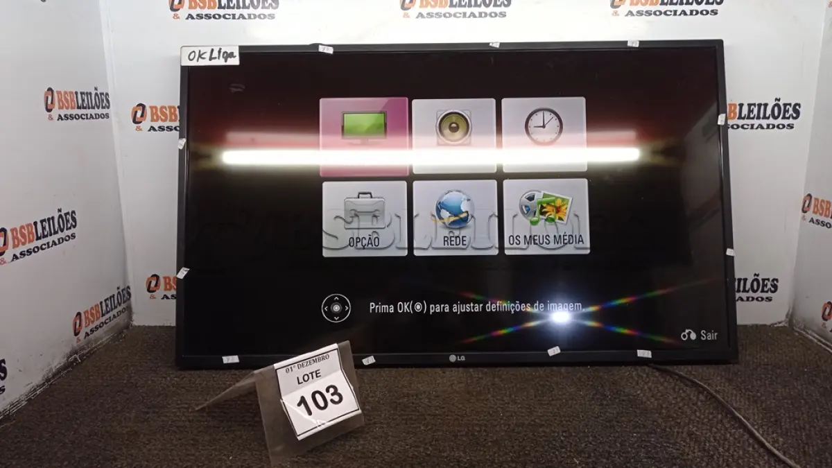 LOTE 103 - 01 TV LCD 42’’ MACA LG. (NO ESTADO) ATENÇÃO! FAZER A VISITAÇÃO ANTES DE ARREMATAR, NÃO SABEMOS SE FUNCIONA, LEILÃO NÃO TEM GARANTIA E NEM DEVOLUÇÃO, SUJEITO A POSSÍVEIS AVARIAS VISÍVEIS/OCULTAS E/OU AUSÊNCIA DE COMPONENTES.