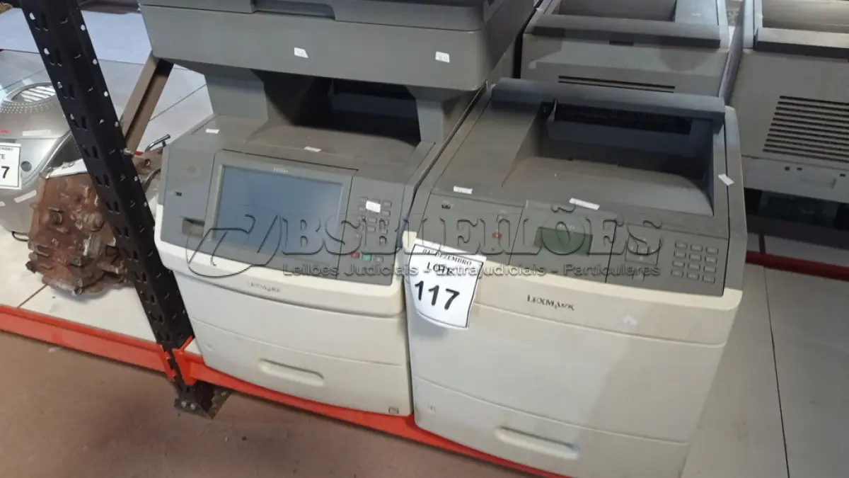 LOTE 117 - 02 IMPRESSORAS MARCA LEXMARK. (NO ESTADO) ATENÇÃO! FAZER A VISITAÇÃO ANTES DE ARREMATAR, NÃO SABEMOS SE FUNCIONA, LEILÃO NÃO TEM GARANTIA E NEM DEVOLUÇÃO, SUJEITO A POSSÍVEIS AVARIAS VISÍVEIS/OCULTAS E/OU AUSÊNCIA DE COMPONENTES.