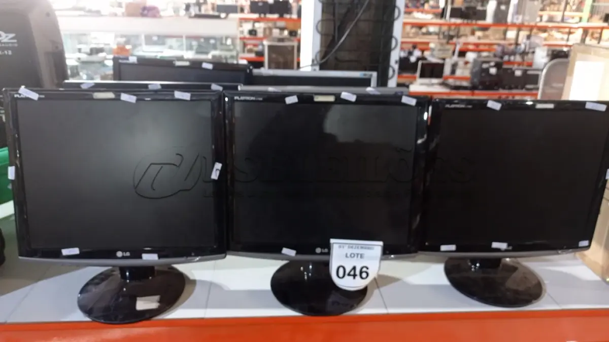LOTE 046 - 08 MONITORES DE MARCAS E MODELOS DIVERSOS. (NO ESTADO) ATENÇÃO! FAZER A VISITAÇÃO ANTES DE ARREMATAR, NÃO SABEMOS SE FUNCIONA, LEILÃO NÃO TEM GARANTIA E NEM DEVOLUÇÃO, SUJEITO A POSSÍVEIS AVARIAS VISÍVEIS/OCULTAS E/OU AUSÊNCIA DE COMPONENTES.