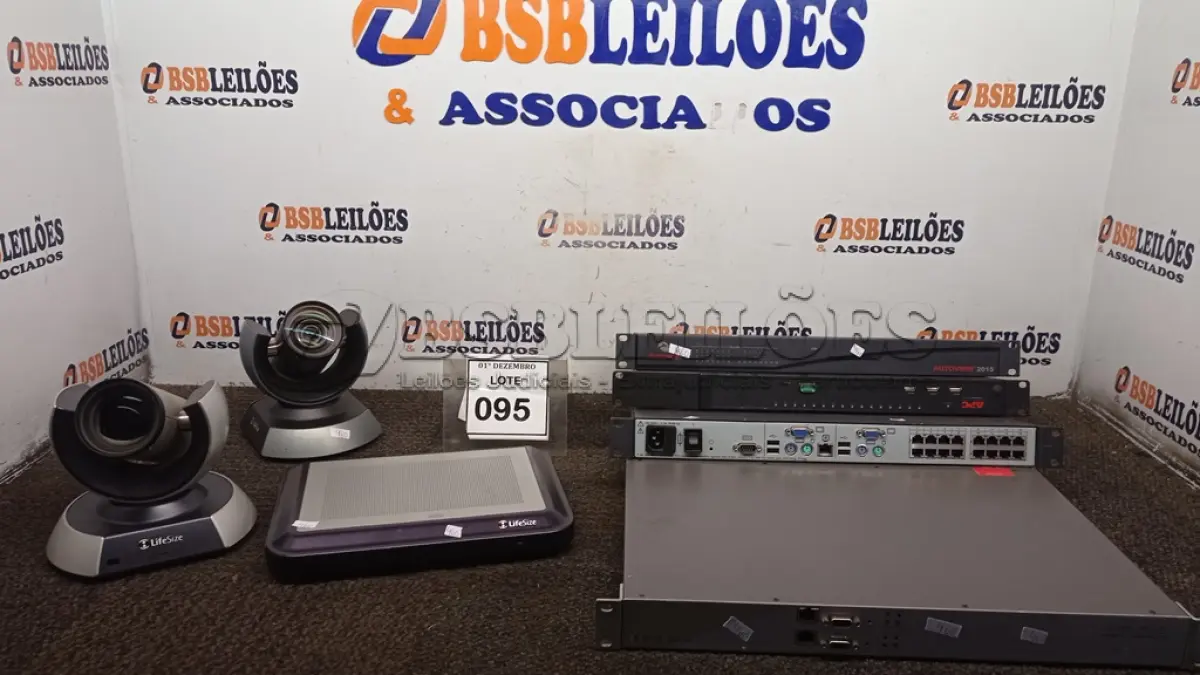 LOTE 095 - 03 SWITCHES, 01 EQUIPAMENTO DE TELECOMUNICAÇÕES E 01 EQUIPAMENTO PARA VIDEOCONFERÊNCIA. (NO ESTADO) ATENÇÃO! FAZER A VISITAÇÃO ANTES DE ARREMATAR, NÃO SABEMOS SE FUNCIONA, LEILÃO NÃO TEM GARANTIA E NEM DEVOLUÇÃO, SUJEITO A POSSÍVEIS AVARIAS VISÍVEIS/OCULTAS E/OU AUSÊNCIA DE COMPONENTES.