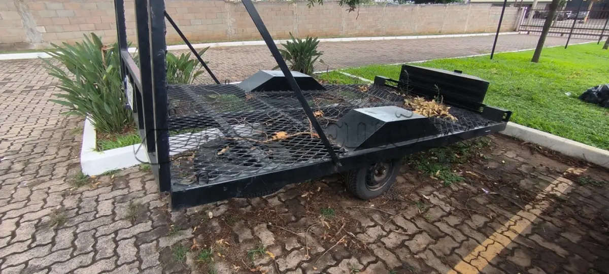 LOTE 140 - 01 CARRETINHA PARA TRANSPORTE DE CARRO PLACA PQA2907. (NO ESTADO) ATENÇÃO! FAZER A VISITAÇÃO ANTES DE ARREMATAR, NÃO SABEMOS SE FUNCIONA, LEILÃO NÃO TEM GARANTIA E NEM DEVOLUÇÃO, SUJEITO A POSSÍVEIS AVARIAS VISÍVEIS/OCULTAS E/OU AUSÊNCIA DE COMPONENTES.