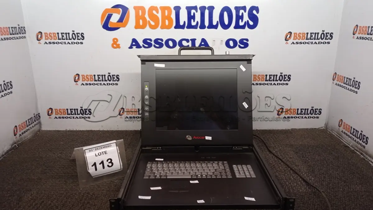 LOTE 113 - 01 CONSOLE DE SERVIDOR MARCA AVOCENT. (NO ESTADO) ATENÇÃO! FAZER A VISITAÇÃO ANTES DE ARREMATAR, NÃO SABEMOS SE FUNCIONA, LEILÃO NÃO TEM GARANTIA E NEM DEVOLUÇÃO, SUJEITO A POSSÍVEIS AVARIAS VISÍVEIS/OCULTAS E/OU AUSÊNCIA DE COMPONENTES.