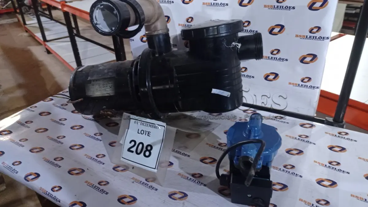 LOTE 208 - 01 MOTOR DE INDUÇÃO MONOFÁSICO E 01 BOMBA PRESSURIZADORA. (NO ESTADO) ATENÇÃO! FAZER A VISITAÇÃO ANTES DE ARREMATAR, NÃO SABEMOS SE FUNCIONA, LEILÃO NÃO TEM GARANTIA E NEM DEVOLUÇÃO, SUJEITO A POSSÍVEIS AVARIAS VISÍVEIS/OCULTAS E/OU AUSÊNCIA DE COMPONENTES.