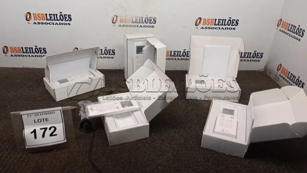 LOTE 172 - 05 CONTROLES DE AR-CONDICIONADO MARCA TRANE. (NO ESTADO) ATENÇÃO! FAZER A VISITAÇÃO ANTES DE ARREMATAR, NÃO SABEMOS SE FUNCIONA, LEILÃO NÃO TEM GARANTIA E NEM DEVOLUÇÃO, SUJEITO A POSSÍVEIS AVARIAS VISÍVEIS/OCULTAS E/OU AUSÊNCIA DE COMPONENTES.