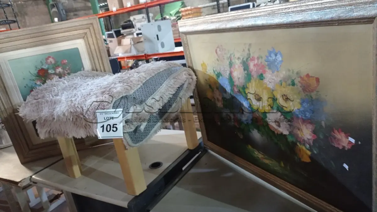 LOTE 105 - 01 TAPETE, 02 QUADROS E 01 MESA DE CENTRO SEM TAMPO. (NO ESTADO) ATENÇÃO! FAZER A VISITAÇÃO ANTES DE ARREMATAR, NÃO SABEMOS SE FUNCIONA, LEILÃO NÃO TEM GARANTIA E NEM DEVOLUÇÃO, SUJEITO A POSSÍVEIS AVARIAS VISÍVEIS/OCULTAS E/OU AUSÊNCIA DE COMPONENTES.