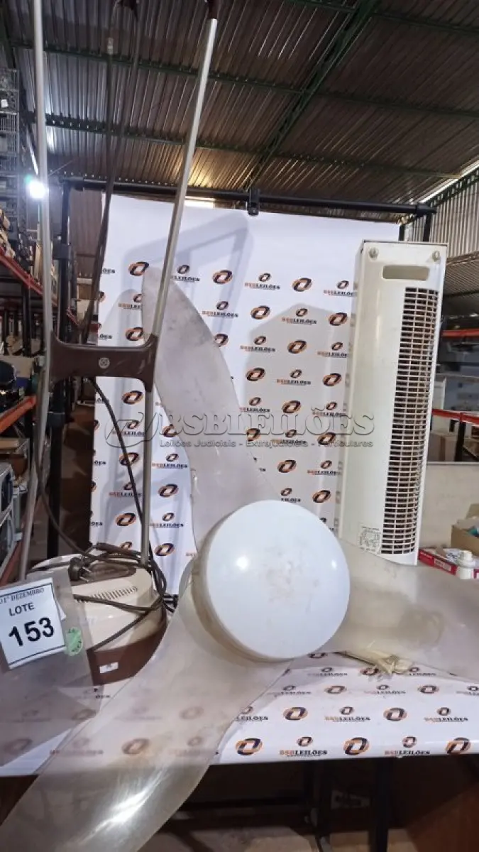 LOTE 153 - 01 VENTILADOR TIPO TORRE MARCA KANGE, 01 ENCERADEIRA DOMÉSTICA MARCA ELECTROLUX E 01 VENTILADOR DE TETO. (NO ESTADO) ATENÇÃO! FAZER A VISITAÇÃO ANTES DE ARREMATAR, NÃO SABEMOS SE FUNCIONA, LEILÃO NÃO TEM GARANTIA E NEM DEVOLUÇÃO, SUJEITO A POSSÍVEIS AVARIAS VISÍVEIS/OCULTAS E/OU AUSÊNCIA DE COMPONENTES.