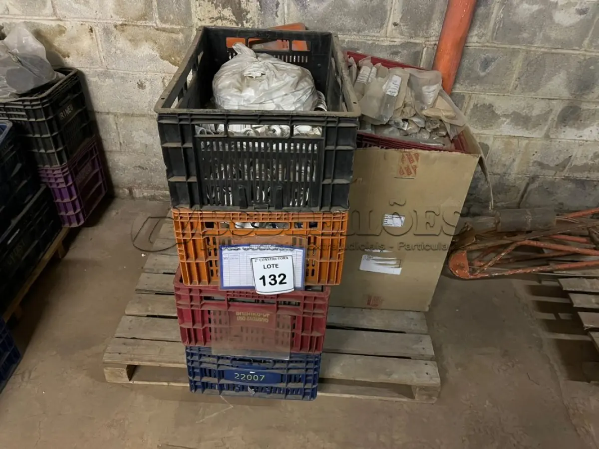 LOTE 132 - 01 LOTE COM COM CAIXAS DE TOMADA PARA PERFILADO, MINI PRAGMA PARA QUADREO QDL, TAMPAS DE ACABAMENTOS EM PLÁSTICO, SUPORTES PARA CONECTORES RJ, ABRAÇADEIRAS DIVERSAS.   (CAIXA ORGANIZADORA NAO INCLUSA) (NO ESTADO) ATENÇÃO! FAZER A VISITAÇÃO ANTES DE ARREMATAR, NÃO SABEMOS SE FUNCIONA, LEILÃO NÃO TEM GARANTIA E NEM DEVOLUÇÃO, SUJEITO A POSSÍVEIS AVARIAS VISÍVEIS/OCULTAS E/OU AUSÊNCIA DE COMPONENTES.