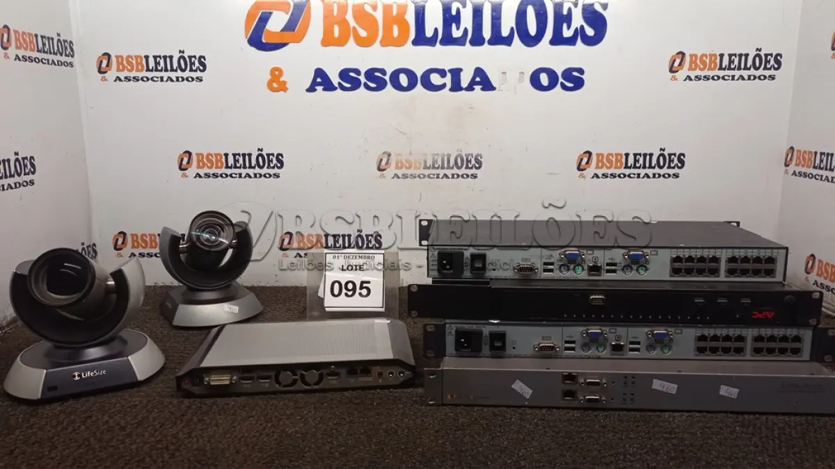 LOTE 095 - 03 SWITCHES, 01 EQUIPAMENTO DE TELECOMUNICAÇÕES E 01 EQUIPAMENTO PARA VIDEOCONFERÊNCIA. (NO ESTADO) ATENÇÃO! FAZER A VISITAÇÃO ANTES DE ARREMATAR, NÃO SABEMOS SE FUNCIONA, LEILÃO NÃO TEM GARANTIA E NEM DEVOLUÇÃO, SUJEITO A POSSÍVEIS AVARIAS VISÍVEIS/OCULTAS E/OU AUSÊNCIA DE COMPONENTES.