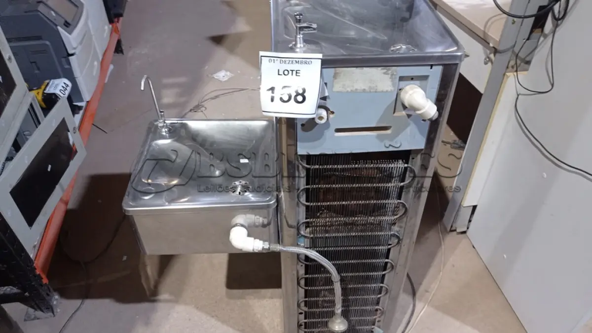LOTE 158 - 01 BEBEDOURO CONJUGADO EM INOX. (NO ESTADO) ATENÇÃO! FAZER A VISITAÇÃO ANTES DE ARREMATAR, NÃO SABEMOS SE FUNCIONA, LEILÃO NÃO TEM GARANTIA E NEM DEVOLUÇÃO, SUJEITO A POSSÍVEIS AVARIAS VISÍVEIS/OCULTAS E/OU AUSÊNCIA DE COMPONENTES.