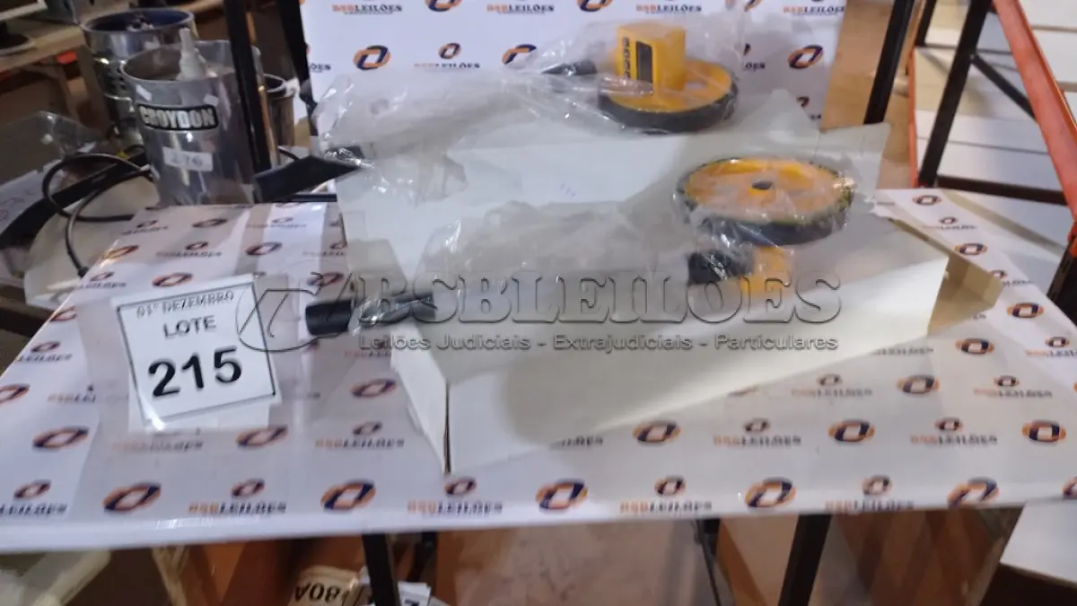 LOTE 215 - 02 TRENAS DE RODA DIGITAL. (NO ESTADO) ATENÇÃO! FAZER A VISITAÇÃO ANTES DE ARREMATAR, NÃO SABEMOS SE FUNCIONA, LEILÃO NÃO TEM GARANTIA E NEM DEVOLUÇÃO, SUJEITO A POSSÍVEIS AVARIAS VISÍVEIS/OCULTAS E/OU AUSÊNCIA DE COMPONENTES.