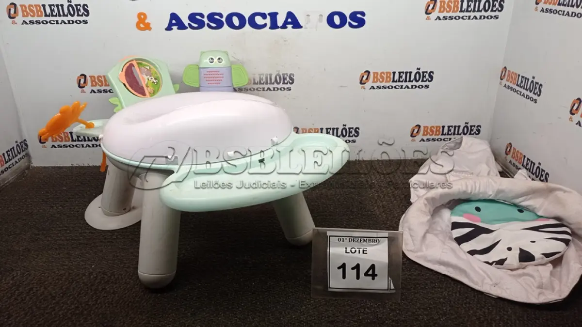 LOTE 114 - 01 ANDADOR PARA CRIANÇA. (NO ESTADO) ATENÇÃO! FAZER A VISITAÇÃO ANTES DE ARREMATAR, NÃO SABEMOS SE FUNCIONA, LEILÃO NÃO TEM GARANTIA E NEM DEVOLUÇÃO, SUJEITO A POSSÍVEIS AVARIAS VISÍVEIS/OCULTAS E/OU AUSÊNCIA DE COMPONENTES.