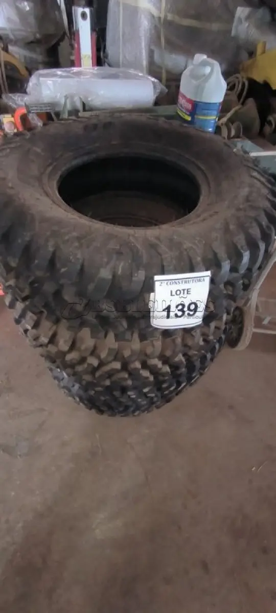 LOTE 139 - 01 JOGO DE PNEUS PARA TRILHA 285/80/14 (NOVO). (NO ESTADO) ATENÇÃO! FAZER A VISITAÇÃO ANTES DE ARREMATAR, NÃO SABEMOS SE FUNCIONA, LEILÃO NÃO TEM GARANTIA E NEM DEVOLUÇÃO, SUJEITO A POSSÍVEIS AVARIAS VISÍVEIS/OCULTAS E/OU AUSÊNCIA DE COMPONENTES.
