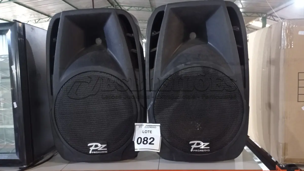 LOTE 082 - 02 CAIXAS DE SOM MARCA PZ PRO ÁUDIO. (NO ESTADO) ATENÇÃO! FAZER A VISITAÇÃO ANTES DE ARREMATAR, NÃO SABEMOS SE FUNCIONA. LEILÃO NÃO TEM GARANTIA E NEM DEVOLUÇÃO, SUJEITO A POSSÍVEIS AVARIAS VISÍVEIS/OCULTAS E/OU AUSÊNCIA DE COMPONENTES