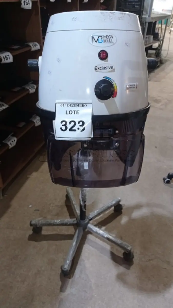 LOTE 323 - 01 SECADOR DE CABELO PROFISSIONAL MARCA MEGABELL. (NO ESTADO) ATENÇÃO! FAZER A VISITAÇÃO ANTES DE ARREMATAR, NÃO SABEMOS SE FUNCIONA, LEILÃO NÃO TEM GARANTIA E NEM DEVOLUÇÃO, SUJEITO A POSSÍVEIS AVARIAS VISÍVEIS/OCULTAS E/OU AUSÊNCIA DE COMPONENTES.