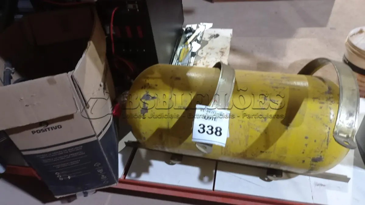 LOTE 338 - 01 CILINDRO DE GÁS VEICULAR COM ACESSÓRIOS DE INSTALAÇÃO. (NO ESTADO) ATENÇÃO! FAZER A VISITAÇÃO ANTES DE ARREMATAR, NÃO SABEMOS SE FUNCIONA, LEILÃO NÃO TEM GARANTIA E NEM DEVOLUÇÃO, SUJEITO A POSSÍVEIS AVARIAS VISÍVEIS/OCULTAS E/OU AUSÊNCIA DE COMPONENTES.