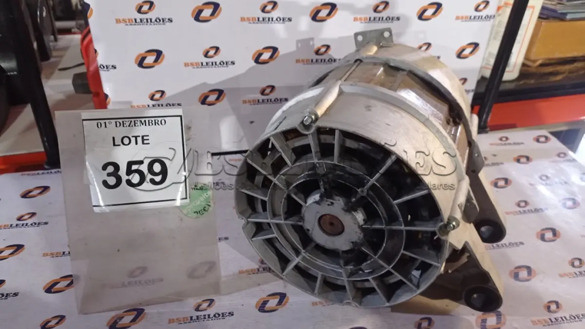 LOTE 359 - 01 MOTOR DE MÁQUINA DE LAVAR INDUSTRIAL. (NO ESTADO) ATENÇÃO! FAZER A VISITAÇÃO ANTES DE ARREMATAR, NÃO SABEMOS SE FUNCIONA, LEILÃO NÃO TEM GARANTIA E NEM DEVOLUÇÃO, SUJEITO A POSSÍVEIS AVARIAS VISÍVEIS/OCULTAS E/OU AUSÊNCIA DE COMPONENTES.