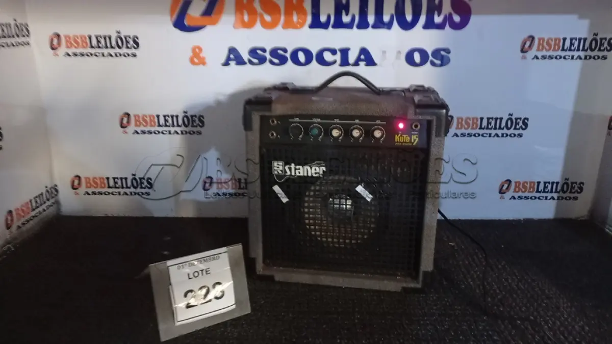 LOTE 223 - 01 AMPLIFICADOR DE GUITARRA MARCA STANER MODELO KUTE 15. (NO ESTADO) ATENÇÃO! FAZER A VISITAÇÃO ANTES DE ARREMATAR, NÃO SABEMOS SE FUNCIONA, LEILÃO NÃO TEM GARANTIA E NEM DEVOLUÇÃO, SUJEITO A POSSÍVEIS AVARIAS VISÍVEIS/OCULTAS E/OU AUSÊNCIA DE COMPONENTES.