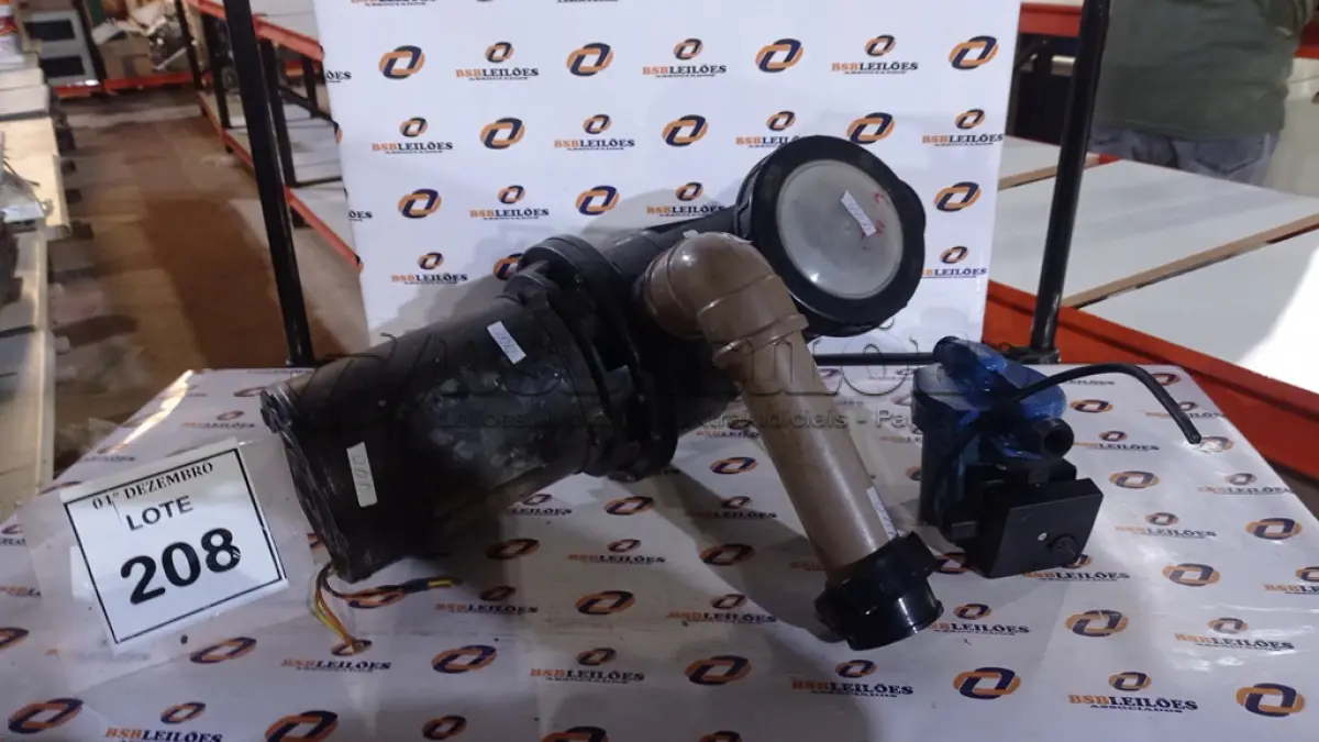 LOTE 208 - 01 MOTOR DE INDUÇÃO MONOFÁSICO E 01 BOMBA PRESSURIZADORA. (NO ESTADO) ATENÇÃO! FAZER A VISITAÇÃO ANTES DE ARREMATAR, NÃO SABEMOS SE FUNCIONA, LEILÃO NÃO TEM GARANTIA E NEM DEVOLUÇÃO, SUJEITO A POSSÍVEIS AVARIAS VISÍVEIS/OCULTAS E/OU AUSÊNCIA DE COMPONENTES.