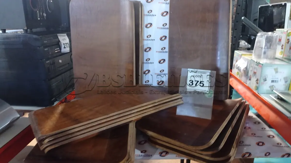 LOTE 375 - 20 PEÇAS DE MADEIRA. (NO ESTADO) ATENÇÃO! FAZER A VISITAÇÃO ANTES DE ARREMATAR, NÃO SABEMOS SE FUNCIONA, LEILÃO NÃO TEM GARANTIA E NEM DEVOLUÇÃO, SUJEITO A POSSÍVEIS AVARIAS VISÍVEIS/OCULTAS E/OU AUSÊNCIA DE COMPONENTES.