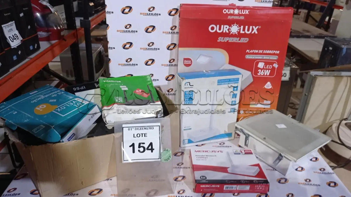 LOTE 154 - 01 LOTE COM VÁRIOS ROTEADORES, LUMINÁRIAS E CAIXINHAS DE SOM PARA PC. (NO ESTADO) ATENÇÃO! FAZER A VISITAÇÃO ANTES DE ARREMATAR, NÃO SABEMOS SE FUNCIONA, LEILÃO NÃO TEM GARANTIA E NEM DEVOLUÇÃO, SUJEITO A POSSÍVEIS AVARIAS VISÍVEIS/OCULTAS E/OU AUSÊNCIA DE COMPONENTES.