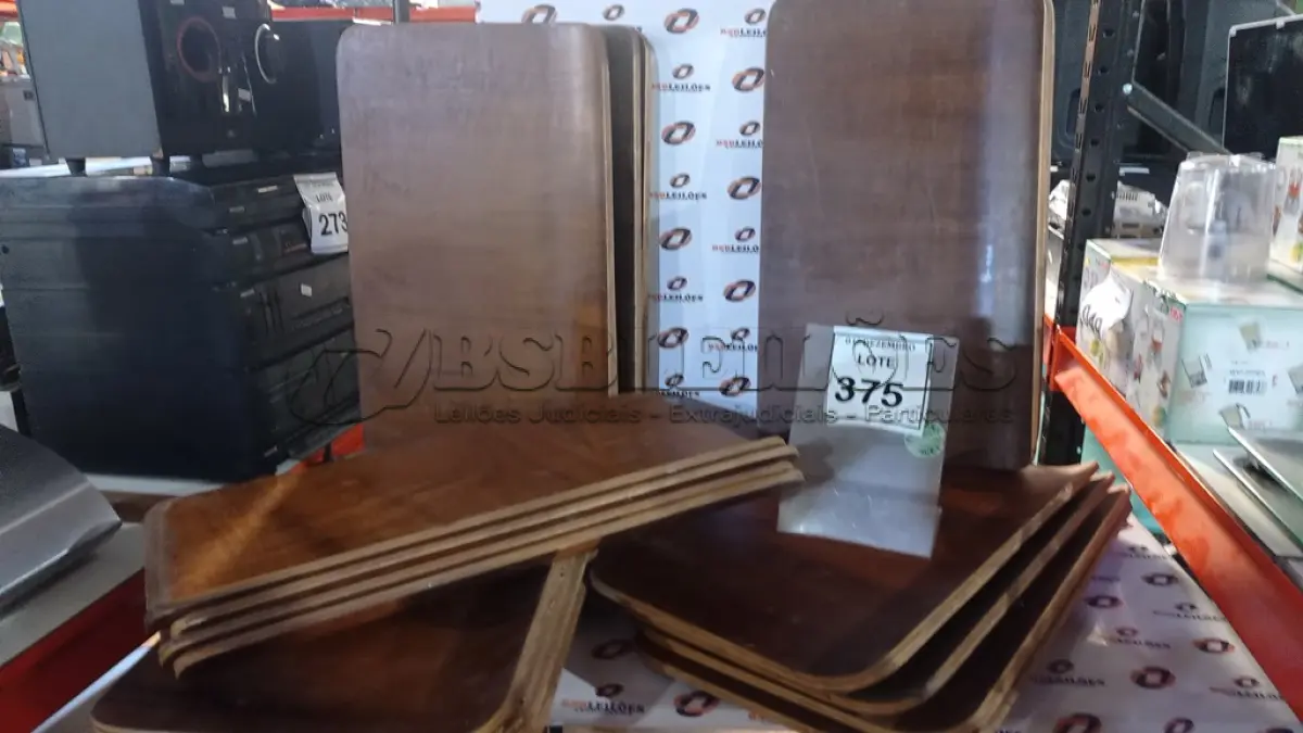LOTE 375 - 20 PEÇAS DE MADEIRA. (NO ESTADO) ATENÇÃO! FAZER A VISITAÇÃO ANTES DE ARREMATAR, NÃO SABEMOS SE FUNCIONA, LEILÃO NÃO TEM GARANTIA E NEM DEVOLUÇÃO, SUJEITO A POSSÍVEIS AVARIAS VISÍVEIS/OCULTAS E/OU AUSÊNCIA DE COMPONENTES.