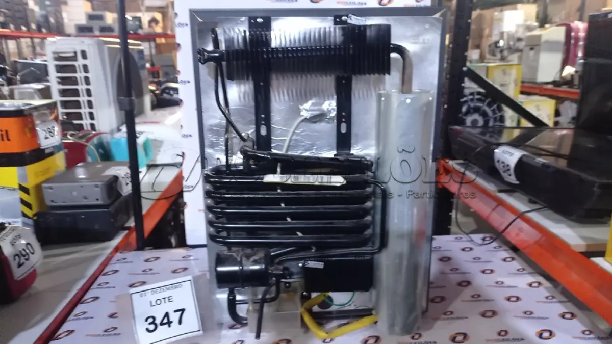 LOTE 347 - 01 FRIGOBAR MARCA ELECTROLUX. (NO ESTADO) ATENÇÃO! FAZER A VISITAÇÃO ANTES DE ARREMATAR, NÃO SABEMOS SE FUNCIONA, LEILÃO NÃO TEM GARANTIA E NEM DEVOLUÇÃO, SUJEITO A POSSÍVEIS AVARIAS VISÍVEIS/OCULTAS E/OU AUSÊNCIA DE COMPONENTES.