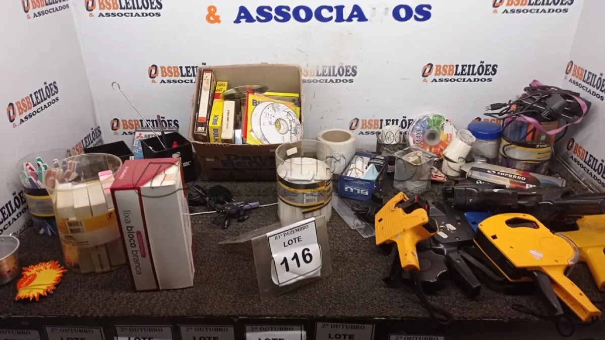 LOTE 116 - 01 LOTE COM VÁRIAS LIXAS DE UNHA, MATERIAIS PARA ARTESANATO E ETIQUETAS, FITAS CASSETE E MATERIAIS DIVERSOS. (NO ESTADO) ATENÇÃO! FAZER A VISITAÇÃO ANTES DE ARREMATAR, NÃO SABEMOS SE FUNCIONA, LEILÃO NÃO TEM GARANTIA E NEM DEVOLUÇÃO, SUJEITO A POSSÍVEIS AVARIAS VISÍVEIS/OCULTAS E/OU AUSÊNCIA DE COMPONENTES.
