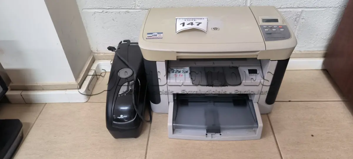 LOTE 147 - 01 IMPRESSORA HP LASERJET M1120MFP E 01 ESTABILIZADOR RAGTECH. (NO ESTADO) ATENÇÃO! FAZER A VISITAÇÃO ANTES DE ARREMATAR, NÃO SABEMOS SE FUNCIONA, LEILÃO NÃO TEM GARANTIA E NEM DEVOLUÇÃO, SUJEITO A POSSÍVEIS AVARIAS VISÍVEIS/OCULTAS E/OU AUSÊNCIA DE COMPONENTES.