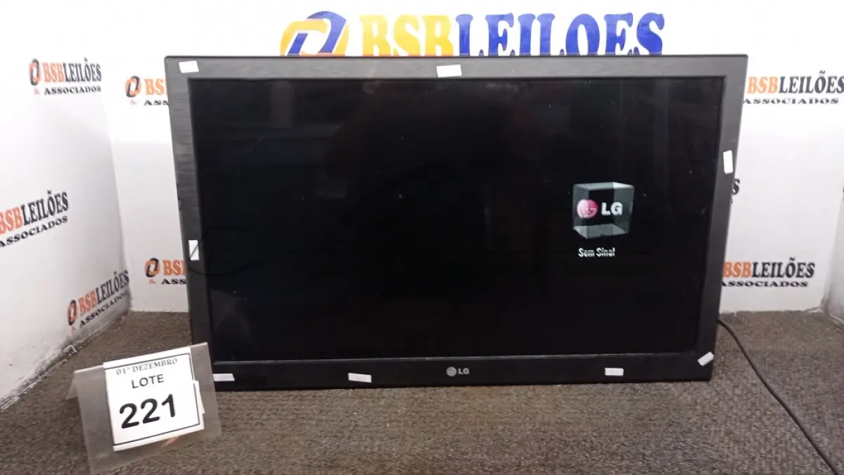 LOTE 221 - 01 TV LCD 32’’ MARCA LG COM CONVERSOR. (NO ESTADO) ATENÇÃO! FAZER A VISITAÇÃO ANTES DE ARREMATAR, NÃO SABEMOS SE FUNCIONA, LEILÃO NÃO TEM GARANTIA E NEM DEVOLUÇÃO, SUJEITO A POSSÍVEIS AVARIAS VISÍVEIS/OCULTAS E/OU AUSÊNCIA DE COMPONENTES.