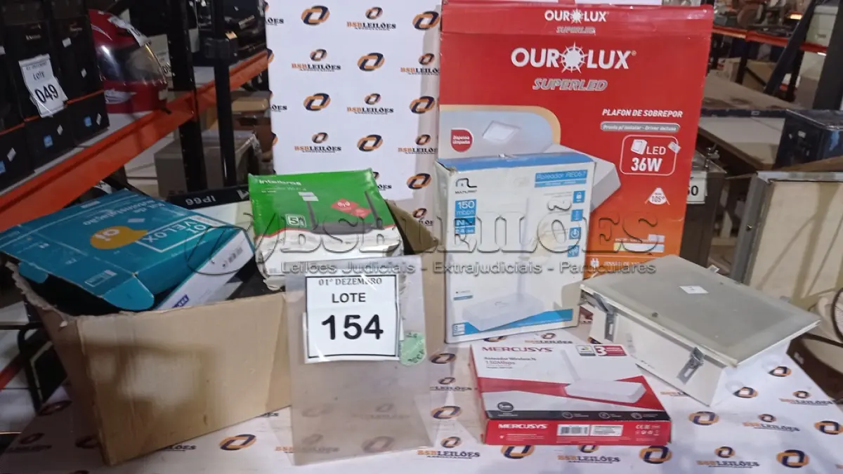 LOTE 154 - 01 LOTE COM VÁRIOS ROTEADORES, LUMINÁRIAS E CAIXINHAS DE SOM PARA PC. (NO ESTADO) ATENÇÃO! FAZER A VISITAÇÃO ANTES DE ARREMATAR, NÃO SABEMOS SE FUNCIONA, LEILÃO NÃO TEM GARANTIA E NEM DEVOLUÇÃO, SUJEITO A POSSÍVEIS AVARIAS VISÍVEIS/OCULTAS E/OU AUSÊNCIA DE COMPONENTES.