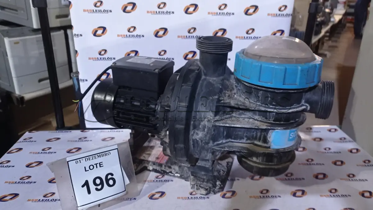 LOTE 196 - 01 MOTOR DE INDUÇÃO MONOFÁSICO. (NO ESTADO) ATENÇÃO! FAZER A VISITAÇÃO ANTES DE ARREMATAR, NÃO SABEMOS SE FUNCIONA, LEILÃO NÃO TEM GARANTIA E NEM DEVOLUÇÃO, SUJEITO A POSSÍVEIS AVARIAS VISÍVEIS/OCULTAS E/OU AUSÊNCIA DE COMPONENTES.