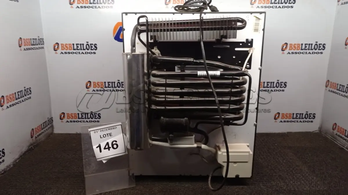LOTE 146 - 01 FRIGOBAR MARCA DOMETIC. (NO ESTADO) ATENÇÃO! FAZER A VISITAÇÃO ANTES DE ARREMATAR, NÃO SABEMOS SE FUNCIONA, LEILÃO NÃO TEM GARANTIA E NEM DEVOLUÇÃO, SUJEITO A POSSÍVEIS AVARIAS VISÍVEIS/OCULTAS E/OU AUSÊNCIA DE COMPONENTES.