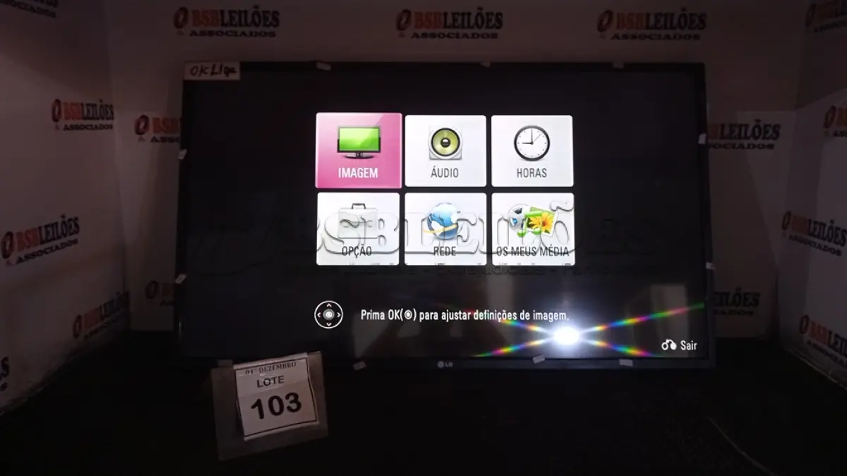 LOTE 103 - 01 TV LCD 42’’ MACA LG. (NO ESTADO) ATENÇÃO! FAZER A VISITAÇÃO ANTES DE ARREMATAR, NÃO SABEMOS SE FUNCIONA, LEILÃO NÃO TEM GARANTIA E NEM DEVOLUÇÃO, SUJEITO A POSSÍVEIS AVARIAS VISÍVEIS/OCULTAS E/OU AUSÊNCIA DE COMPONENTES.