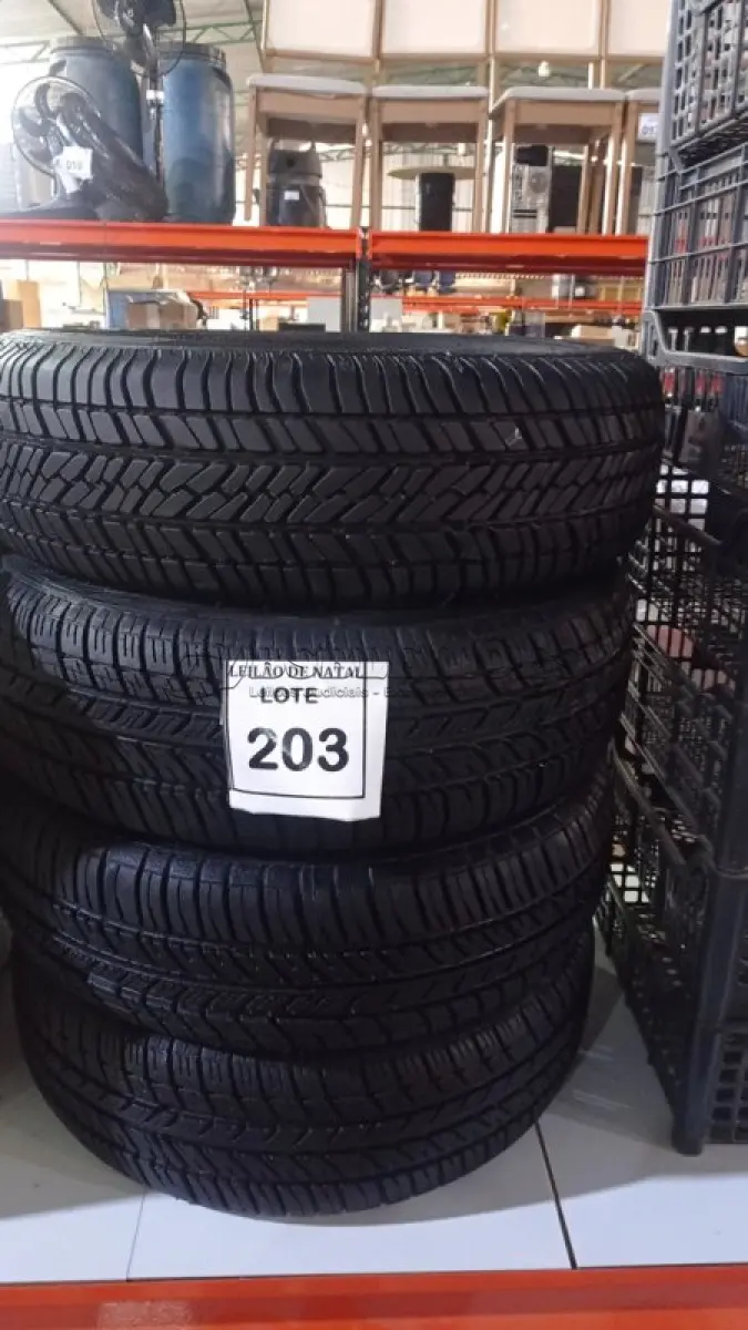 LOTE 203 - 04 PNEUS REMOLD MEDIDA 175/65 R14. (NO ESTADO) ATENÇÃO! FAZER A VISITAÇÃO ANTES DE ARREMATAR, NÃO SABEMOS SE FUNCIONA, LEILÃO NÃO TEM GARANTIA E NEM DEVOLUÇÃO, SUJEITO A POSSÍVEIS AVARIAS VISÍVEIS/OCULTAS E/OU AUSÊNCIA DE COMPONENTES.