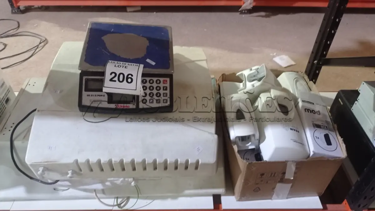 LOTE 206 - 01 BALANÇA MARCA URANO E 01 DEPURADOR DE AR. (NO ESTADO) ATENÇÃO! FAZER A VISITAÇÃO ANTES DE ARREMATAR, NÃO SABEMOS SE FUNCIONA, LEILÃO NÃO TEM GARANTIA E NEM DEVOLUÇÃO, SUJEITO A POSSÍVEIS AVARIAS VISÍVEIS/OCULTAS E/OU AUSÊNCIA DE COMPONENTES.