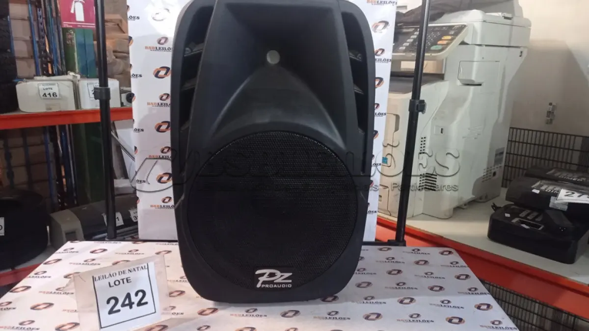 LOTE 242 - 01 CAIXA DE SOM MARCA PZ PRO ÁUDIO. (NO ESTADO) ATENÇÃO! FAZER A VISITAÇÃO ANTES DE ARREMATAR, NÃO SABEMOS SE FUNCIONA. LEILÃO NÃO TEM GARANTIA E NEM DEVOLUÇÃO, SUJEITO A POSSÍVEIS AVARIAS VISÍVEIS/OCULTAS E/OU AUSÊNCIA DE COMPONENTES.