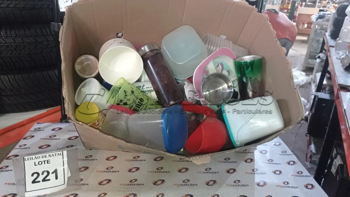 LOTE 221 - 01 LOTE COM UTENSÍLIOS DE COZINHA DIVERSOS. (NO ESTADO) ATENÇÃO! FAZER A VISITAÇÃO ANTES DE ARREMATAR, NÃO SABEMOS SE FUNCIONA, LEILÃO NÃO TEM GARANTIA E NEM DEVOLUÇÃO, SUJEITO A POSSÍVEIS AVARIAS VISÍVEIS/OCULTAS E/OU AUSÊNCIA DE COMPONENTES.